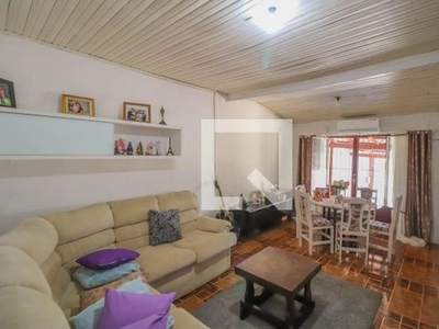 CASA com 3 dormitórios e 2 garagens