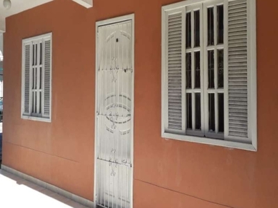 Casa em condomínio fechado com 2 quartos à venda na rua altamir chaves, parque burle, cabo frio, 80 m2 por r$ 320.000