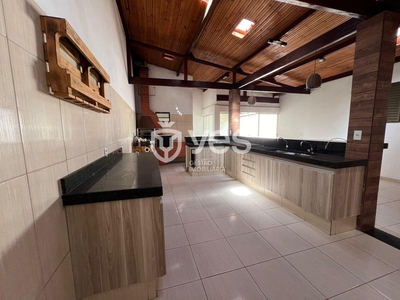 Casa em Conjunto Habitacional Pão de Açúcar, Araxá/MG de 168m² 3 quartos à venda por R$ 419.000,00