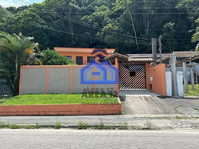 Sobrado em Prainha, Caraguatatuba/SP de 200m² 3 quartos à venda por R$ 599.000,00