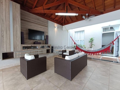 Casa com 3 dormitórios para alugar, 334 m² por R$ 6.198,00/mês - Residencial Furlan - Sant