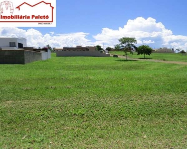 Terreno 450 m² no Condomínio Ninho Verde I, Frente para asfalto, linda vista para o lago