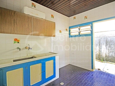 Casa com 3 Quartos e 1 banheiro à Venda, 132 m² por R$ 395.000