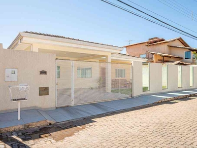 Casa em Condomínio com 3 quartos à venda no bairro Região dos Lagos, 240m²