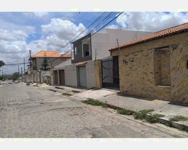 Uma bela casa à venda no bairro das Três Irmãs