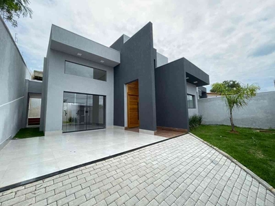 Casa com 3 quartos à venda no bairro Sobradinho, 125m²
