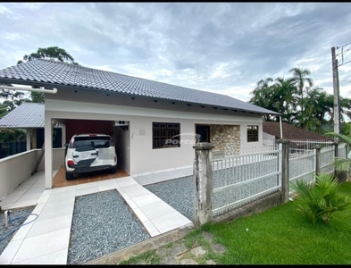 Casa no Bairro Badenfurt em Blumenau com 2 Dormitórios (1 suíte) e 120 m²