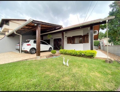 Casa no Bairro Passo Manso em Blumenau com 3 Dormitórios (1 suíte) e 190 m²