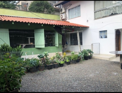 Casa no Bairro Salto Norte em Blumenau com 3 Dormitórios (1 suíte) e 210 m²