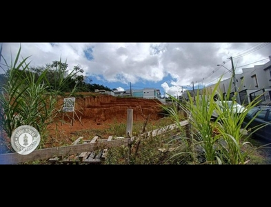 Casa no Bairro Velha em Blumenau com 3 Dormitórios (1 suíte) e 144 m²