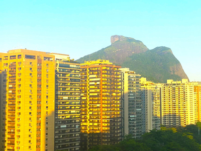 alugo excelente quarto na praia da Barra da Tijuca