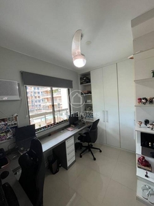 Apartamento com 3 Quartos e 3 banheiros à Venda, 92 m² por R$ 490.000