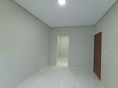 Casa com 3 Quartos e 2 banheiros à Venda, 105 m² por R$ 215.000