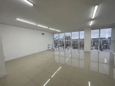 Ponto Comercial e 1 banheiro para Alugar, 67 m² por R$ 2.990/Mês