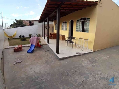 Casa com 3 quartos à venda no bairro Floramar, 250m²