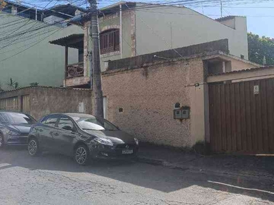 Casa com 3 quartos à venda no bairro Santa Maria, 300m²