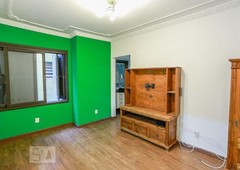 APARTAMENTO no 1º andar com 2 dormitórios