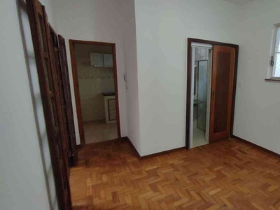 Apartamento com 3 quartos para alugar no bairro Santo Antônio, 100m²