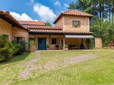Casa em Morada dos Pinheiros (Aldeia da Serra), Santana de Parnaíba/SP de 274m² 3 quartos à venda por R$ 1.889.000,00