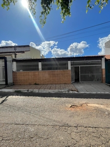 Casa em Taguatinga Norte (Taguatinga), Brasília/DF de 200m² 4 quartos à venda por R$ 394.000,00