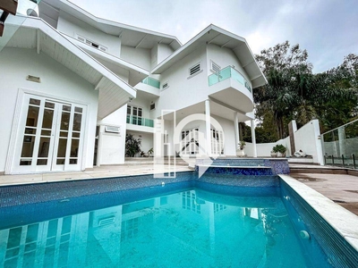 Casa em Urbanova, São José dos Campos/SP de 300m² 4 quartos à venda por R$ 2.398.000,00