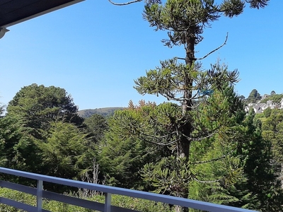 Casa tipo cabana com vista maravilhosa e perto do centro de Capivarí