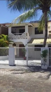 Excelente Casa Duplex de 04 Quartos Totais na Praia do Flamengo
