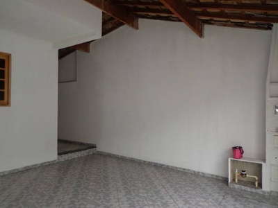 Sobrado com 2 Quartos e 2 banheiros para Alugar, 110 m² por R$ 2.000/Mês