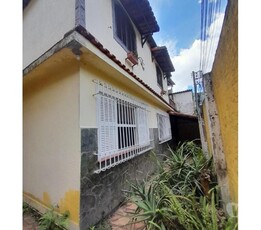 PETRÓPOLIS 2 CASAS MOSELA IDEAL PARA RESIDENCIA OU RENDA