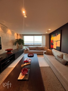 Apartamento à venda em Belvedere com 243 m², 4 quartos, 3 suítes, 4 vagas