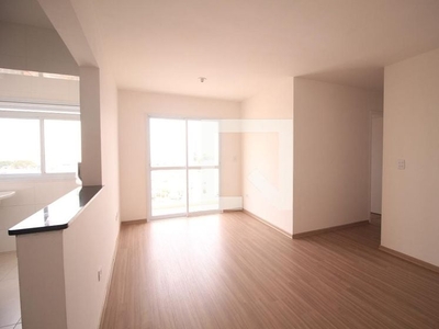 Apartamento com 2 Quartos e 1 banheiro para Alugar, 58 m² por R$ 1.650/Mês