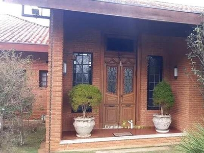 Casa ampla em estilo rústico à venda em Atibaia