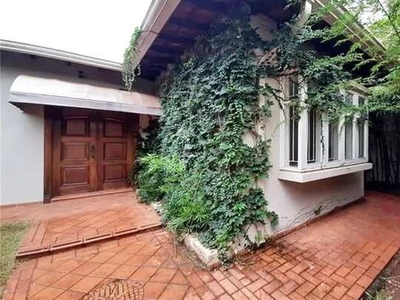 Casa para alugar em Alto Da Boa Vista de 310.00m² com 4 Quartos e 4 Garagens