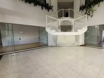 Cobertura duplex para aluguel e venda possui 600m² com 6 quartos no Alto de Pinheiros - Sã