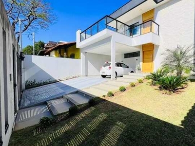 Excelente Casa Moderna com 3 Quartos, 3 Suítes e 4 Vagas no Bairro Planalto