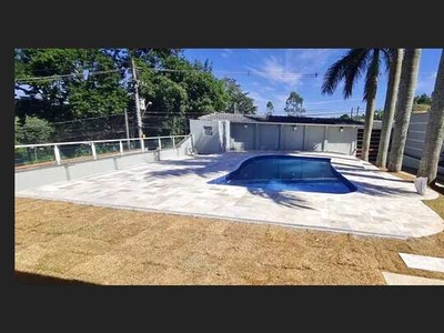 Linda Casa em Arujá com Piscina + Espaço gourmet + 3 suites + 3 salas e cozinha completa e