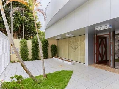 LOCAÇÃO - Casa Comercial com 419m² de área privativa e 8 vagas de garagem!