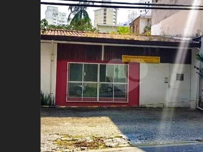 Trata-se de um BELA CASA COMERCIAL