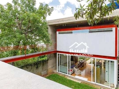 Vende ou aluga casa moderna no Campo Belo, projetada por arquiteto, com espaços abertos