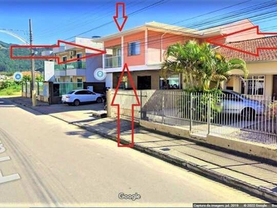 Alugo Casa com 134m² semimobiliada c/ 03 dormitórios c/ 01 suíte, em Rio Caveiras - Biguaç