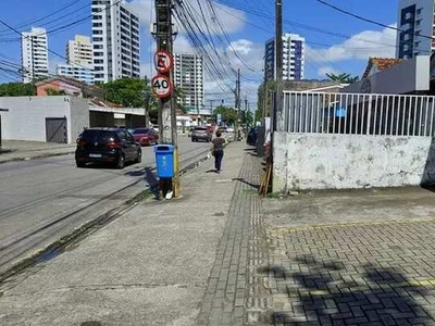 ALUGO CASA no bairro da Madalena com 250m² na Rua Carlos Gomes - Recife - PE