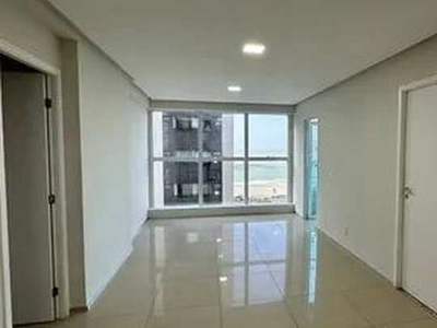 Apartamento na Ponta do Farol, Vista Mar, 3 Quartos sendo 1 Suíte, Projetado, Climatizado