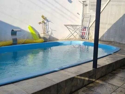 Área com piscina