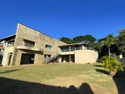 Casa de condomínio para aluguel com 225m² com 4 quartos