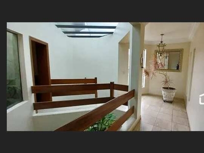 Casa de Condomínio para venda e aluguel em Granja Viana de 380.00m² com 3 Quartos, 3 Suite