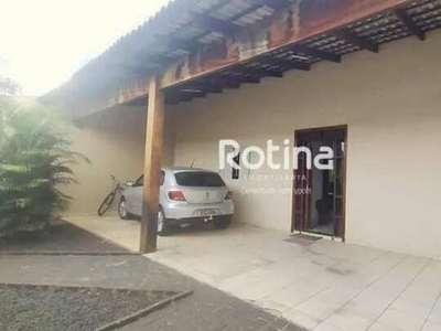 Casa para alugar, 3 quartos, 1 suíte, 2 vagas, Jardim Patrícia - Uberlândia/MG - R$ 2.000