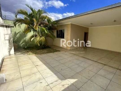 Casa para alugar, 3 quartos, 3 suítes, 2 vagas, Segismundo Pereira - Uberlândia/MG - R$ 3