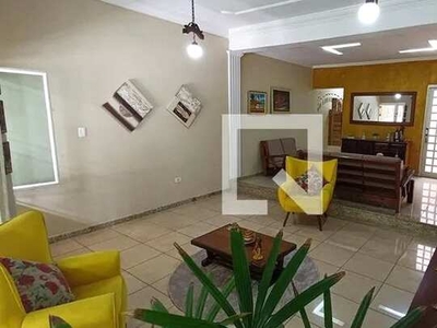 Casa para Aluguel - Jardim Prestes de Barros, 3 Quartos, 217 m2