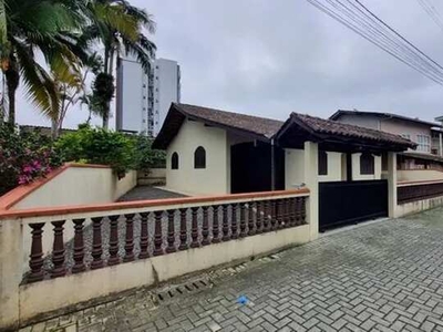 Casa residencial com 2 quartos para alugar por R$ 2200.00, 130.00 m2 - BOM RETIRO - JOINVI