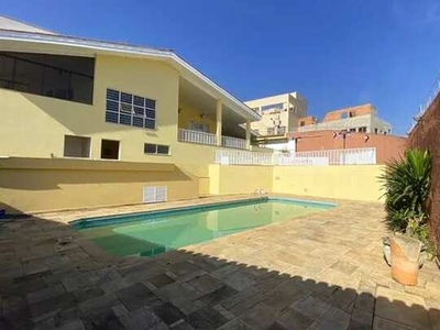 Excelente casa com 3 Quartos e 4 banheiros